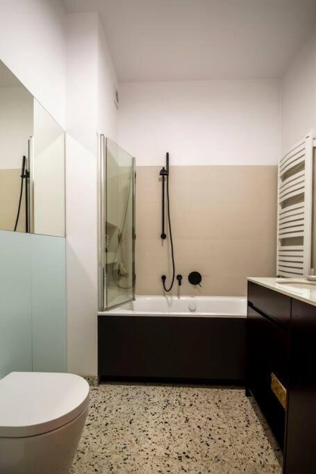 Apartament Przy Parku Z Bezplatnym Parkingiem Torun Exterior photo